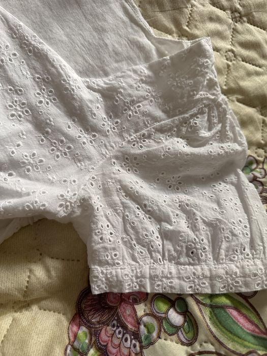 Camisolas brancas variadas