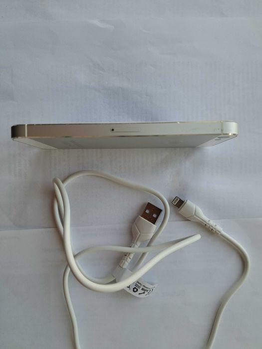 iPhone 5. 32Gb Silver  б/у.