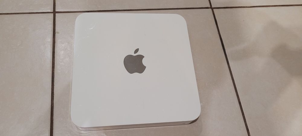 это Apple AirPort Time Capsule (модель A1409)