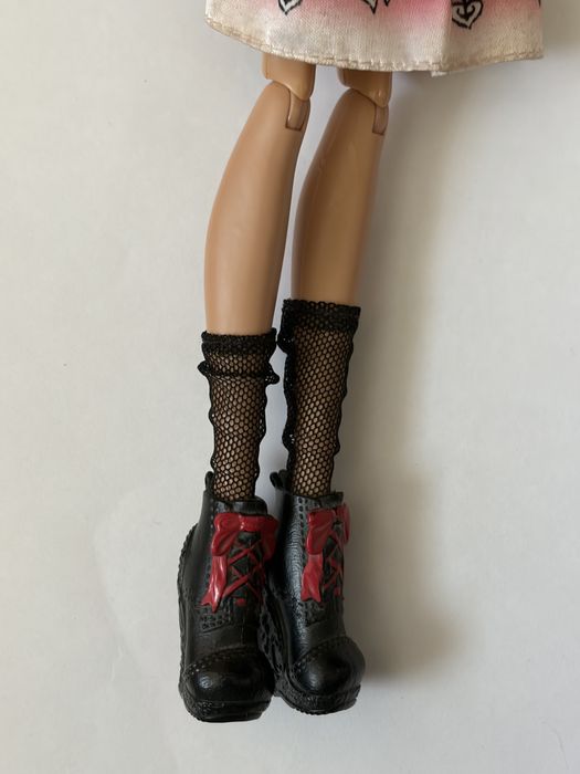 Ever after High Cerise Hood Hat-Tastic Party Doll. Червона шапочка.