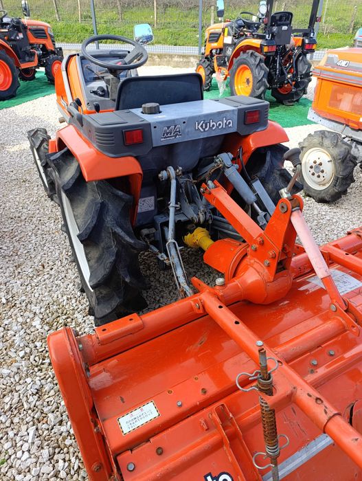 Trator Kubota A17 com frese