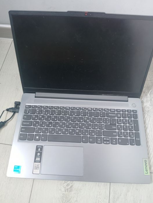 Sprzedam laptopa "Lenovo IdeaPad 15,6  i3-N305 / 8GB RAM /