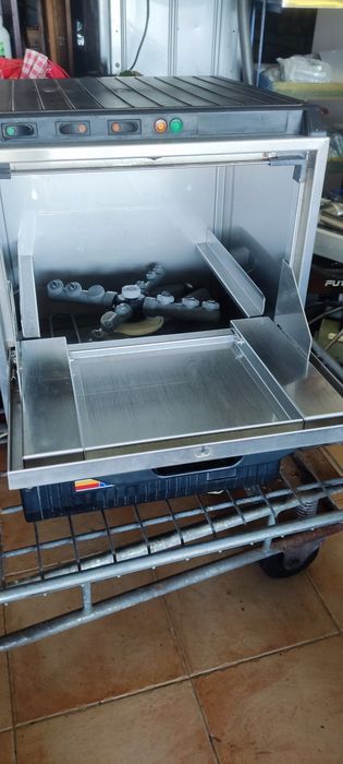 Máquina de lavar loiça, chávenas e copos industrial