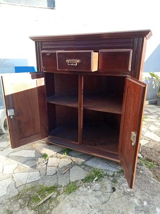 Móvel em madeira de Canto