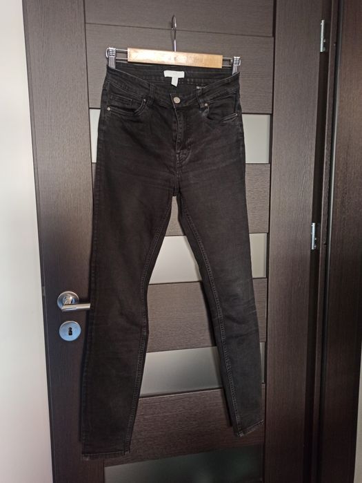 Czarne jeansy H&M