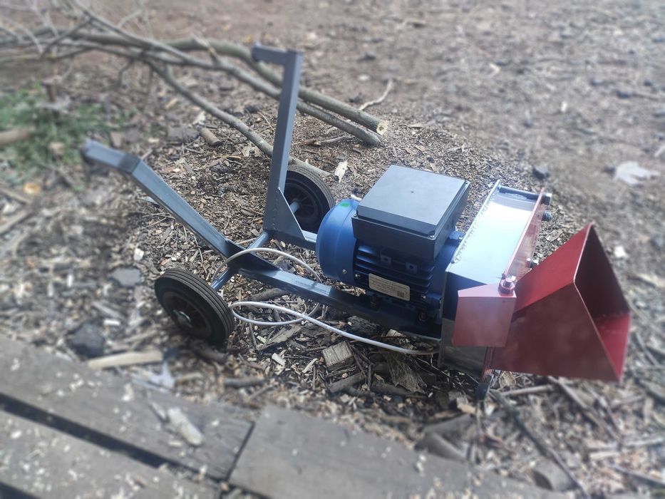 Садовый Щепорез измельчитель веток дробарка мульчиватель Подрібнювач