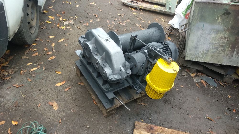 Редуктор лебедка ц3у200 40  31,5 перед и  ц2у160 20 пер и 31,5 Кс3575