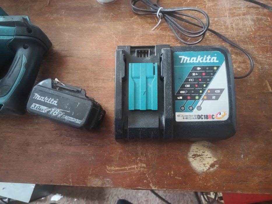 Makita młotowiertarka dhr243    18v