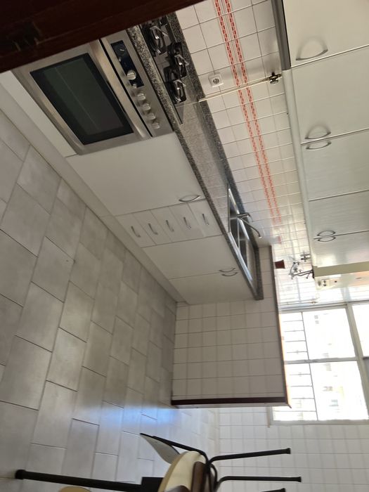 Apartamento T4 com sótão e terraço oliveira do bairro