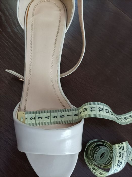 Продам босоножки.