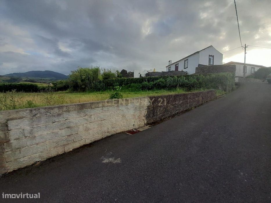 Terreno com excelente Localização na Lomba da Fazenda com 522m2