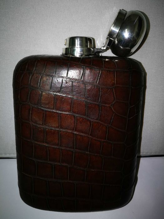 antiga garrafa em pele e tampa em prata de jd&s