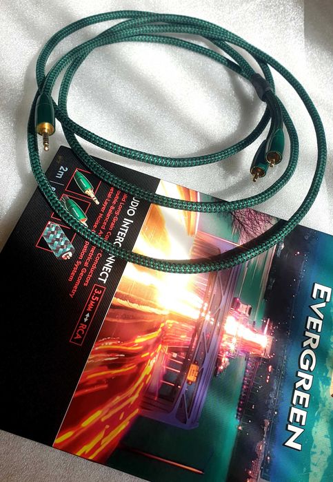 Кабель AudioQuest EVERGREEN 3,5  jack - 2 RCA / 2м