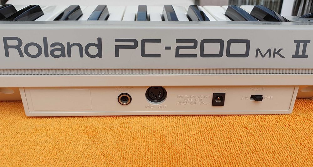 Roland PC-200 MK II Midi Keyboard Controller