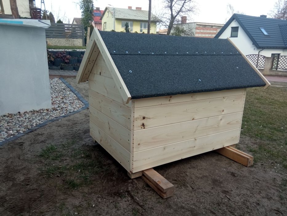 Duża nowa buda dla psa