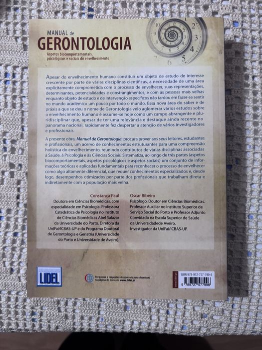 Livros de Oscar Ribeiro e de Contança Paúl