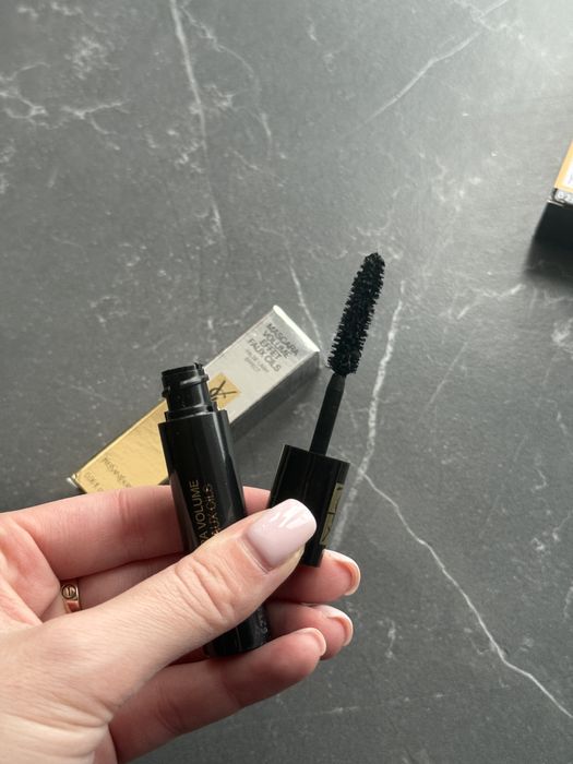 Тревел формати Hourglass, YSL, Charlotte Tilbury