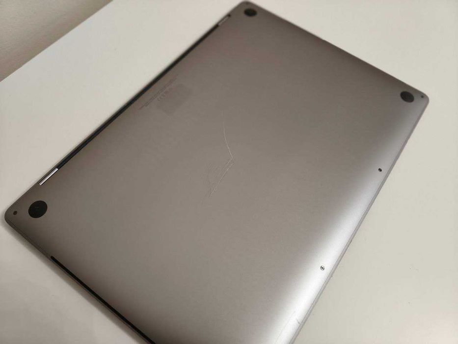 Продам MacBook Pro 16 (2019) i9 32 RAM/512 SSD