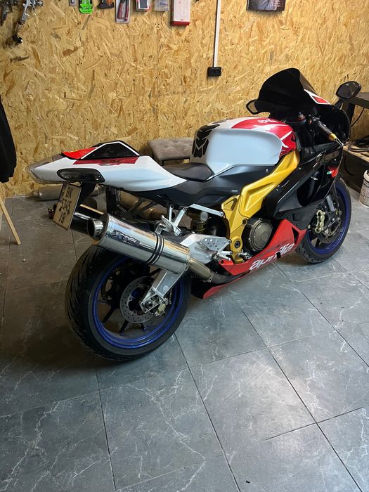 Aprilia rsv1000r