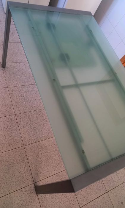Mesa metálica tampo vidro 85x142cm extensível Qualidade