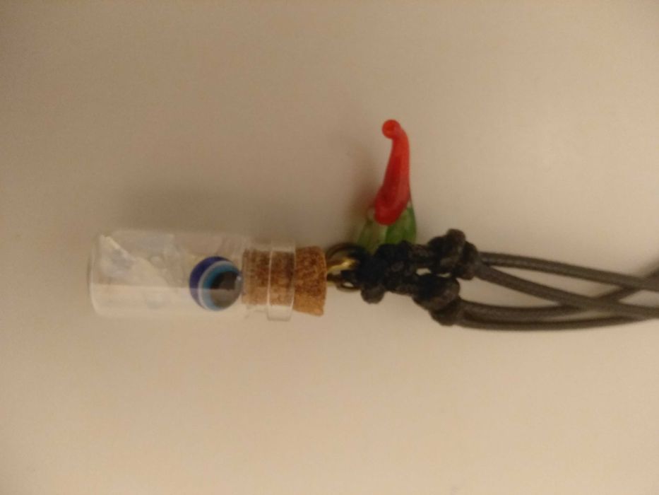 colar garrafinha com pedras