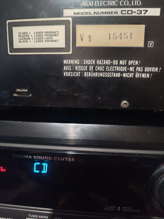 Сиди проигрыватель akai SD 37.