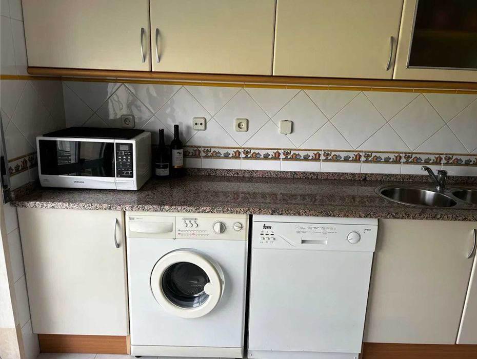 Móveis de Cozinha Creme com Puxadores Alumínio Conjunto Incompleto --> Apenas 150€