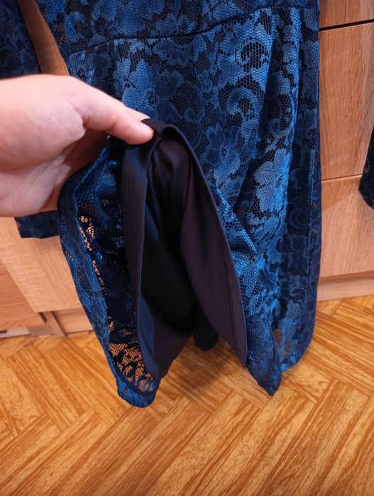 Sukienka niebieska chabrowa koronkowa rozmiar XS Cropp