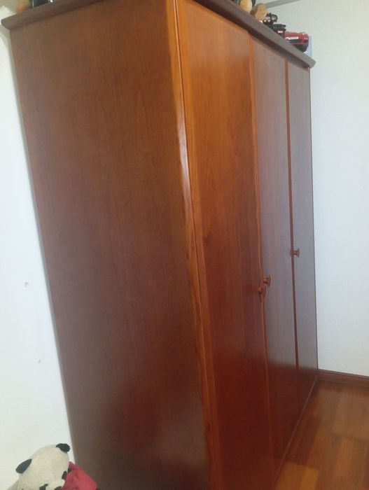 . Roupeiro madeira maciça 3 portas com novo