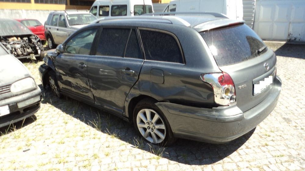 Toyota Avensis Wagon 2.0 D-4D 2004 - Para Peças