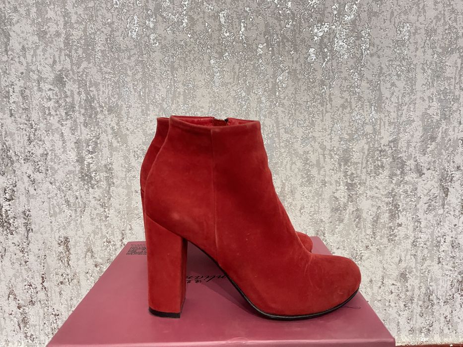 Ботинки замшеві червоні