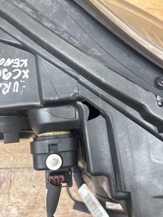 Lampa przednia prawa Volvo xc90 lift xenon