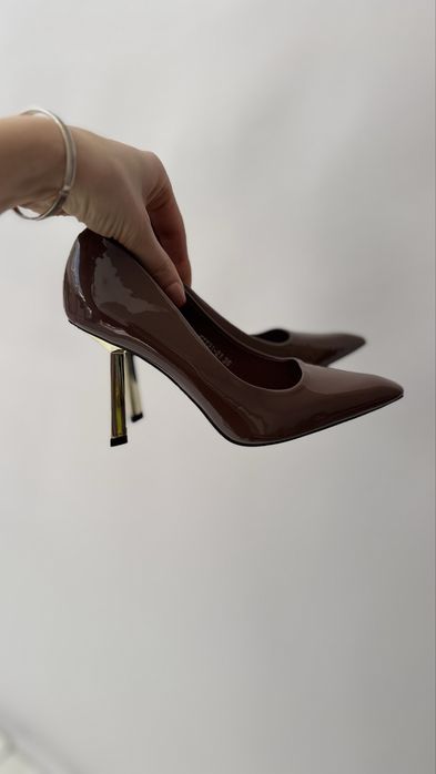 Елегантні туфлі на підборах