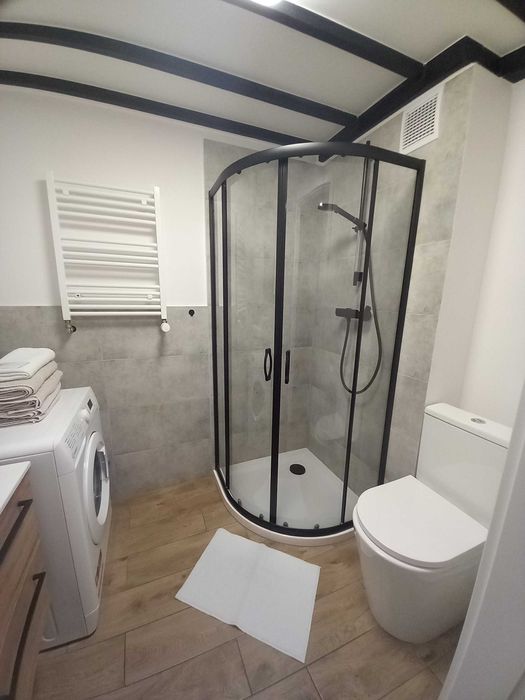 Elektry hydraulik montaż kranu zlewu toalet gniazdek lamp luster mebli