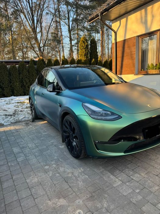 Tesla Y Tesla Model Y Performance | AWD | 0–100 km/h 3,7 s .