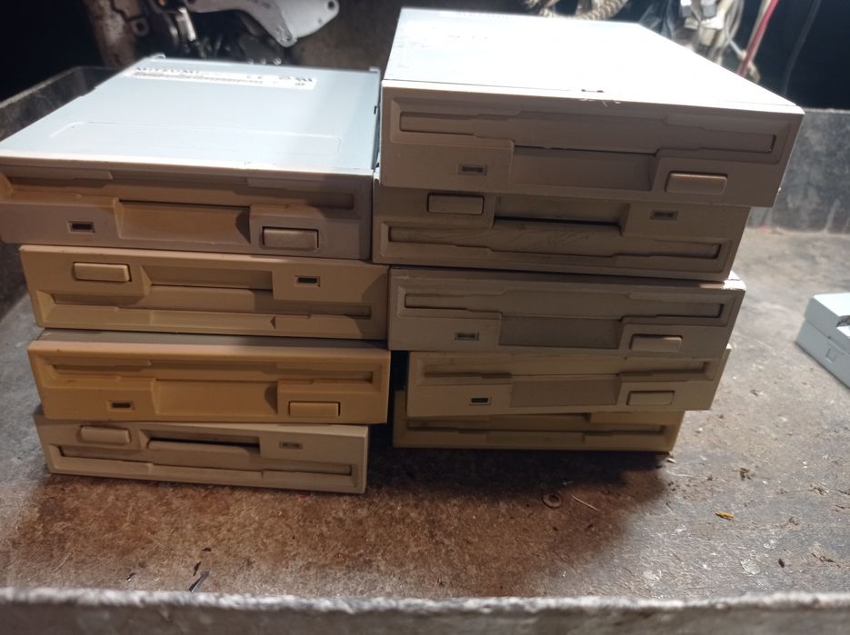 Привод ПК -  флоп, CD-ROM