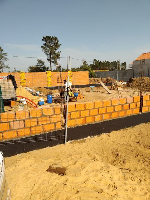 Construção e Reparação de Muros | Serviços de Pedreiro