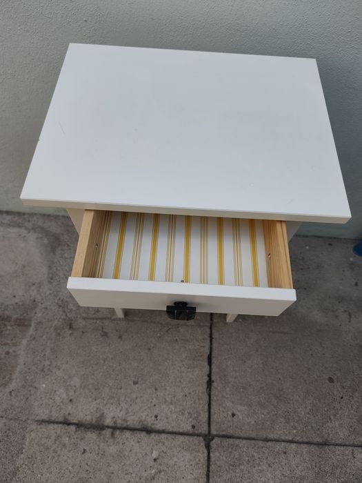 Mesa de cabeceira HEMNES do Ikea