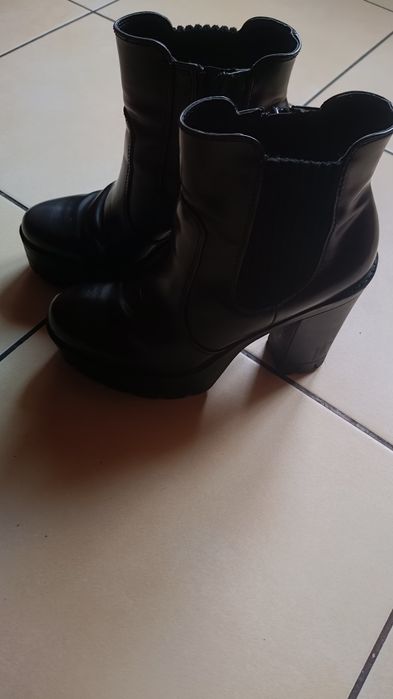 Botki na koturnie roz.36