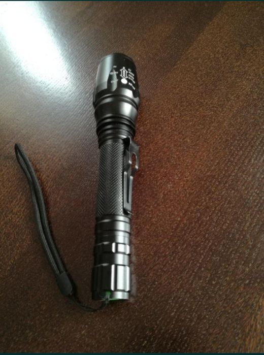 Latarka taktyczna ledowa