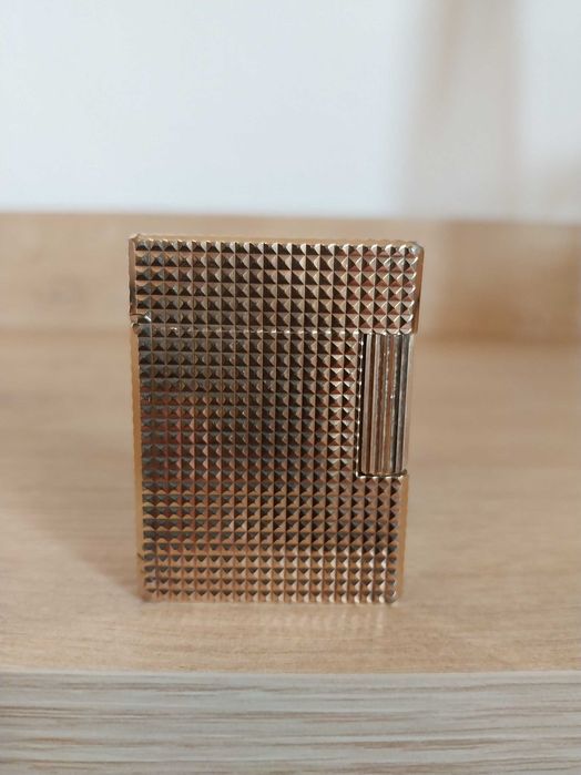 Isqueiro Dupont (em ouro)