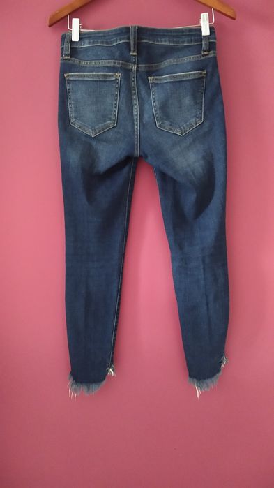 Rozstrzępione jeans