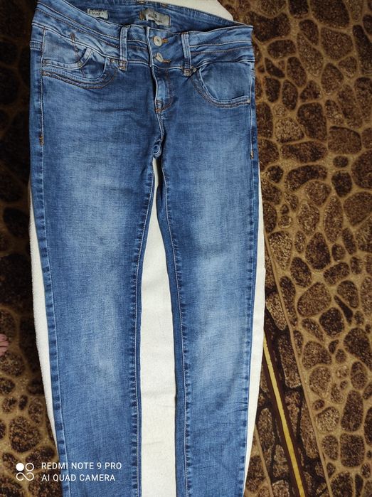 Джинси 27 розміру