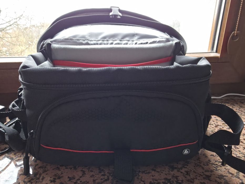 Lustrzanka Canon 2000d plus obiektyw 18-135  i akcesoria