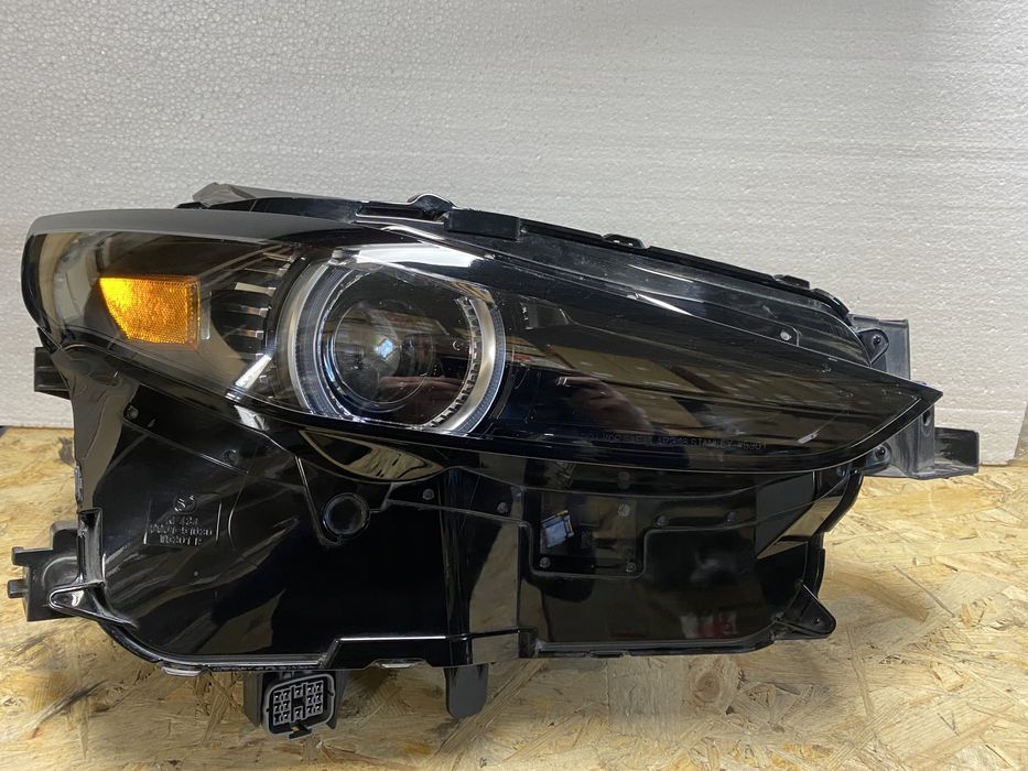 Продам левую правую фару фулл лэд с афс мазда сх30 сша оригинал