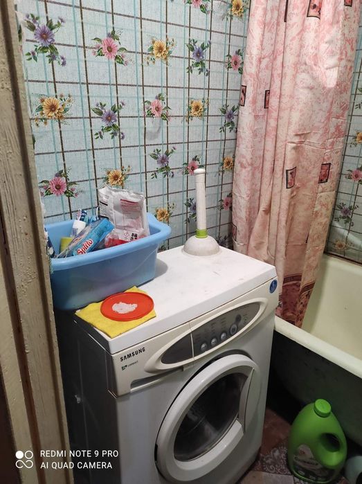 Продам комнату 12м2 с балконом в 3х ком.кв. троещина 10800 дол.