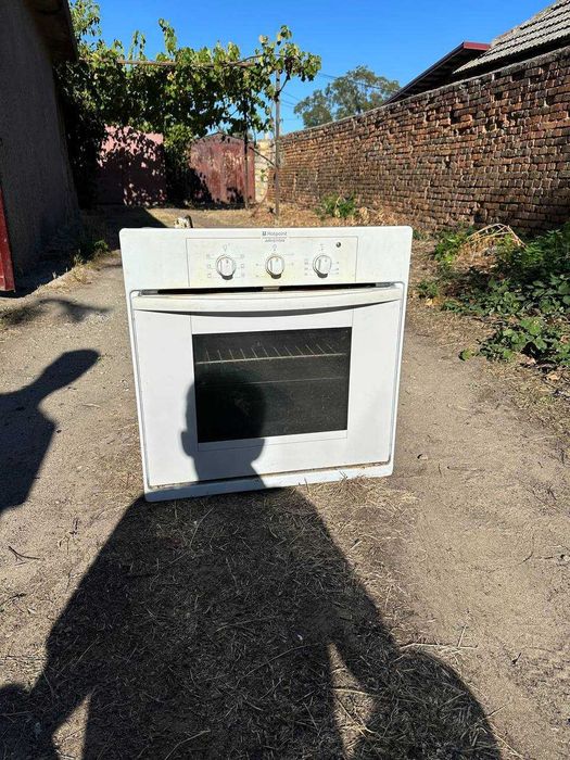 Продам духовку Ariston