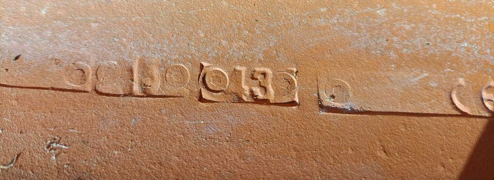 Telha de canudo vermelha umbelino monteiro.