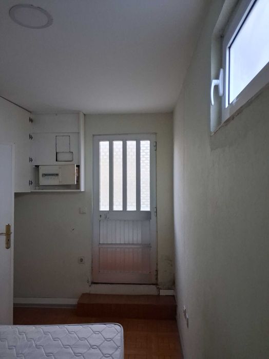 Alugo casa em Arcozelo