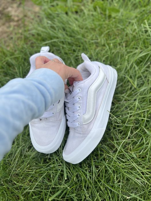 vans on the wall білі жіночі